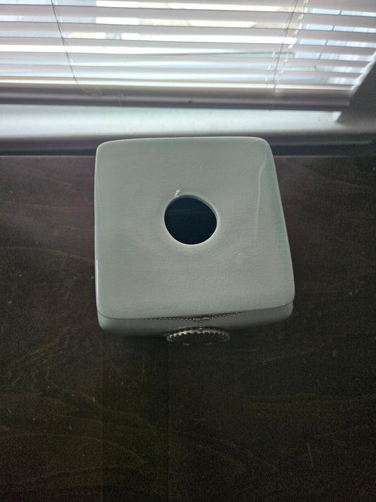 Shell Tissue Holder